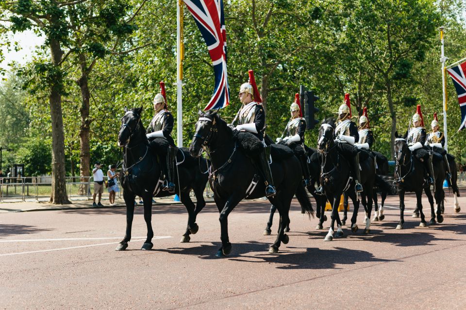 London: Full Day Tower, St. Paul's, Cruise & Eye Experience - Buckingham Palace and the Changing of the Guard: what you’ll actually see