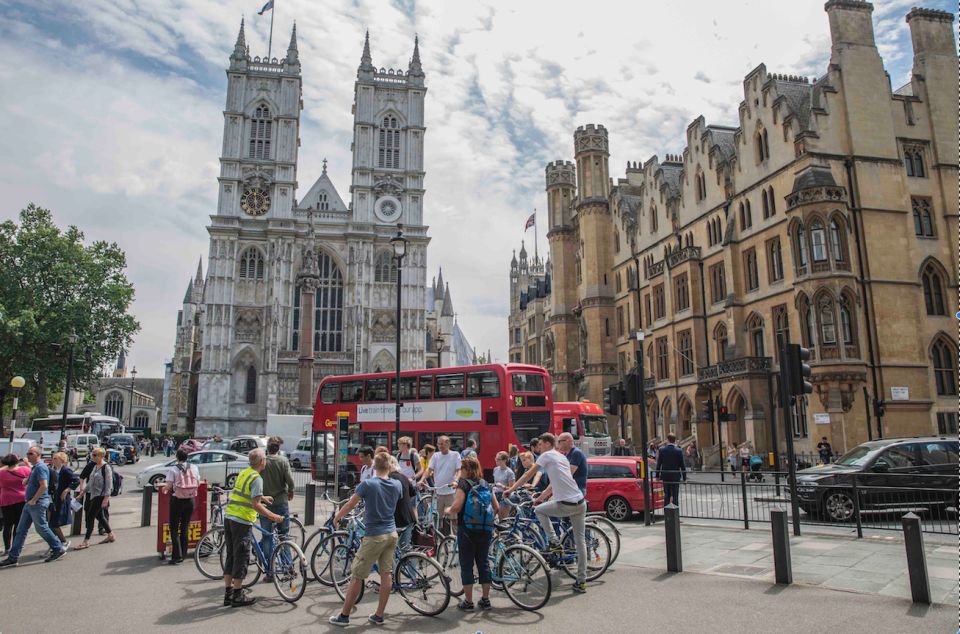 London: Guided Bike Tour of Central London - Constitution Hill, Buckingham Palace Area, and the Mayfair Shift