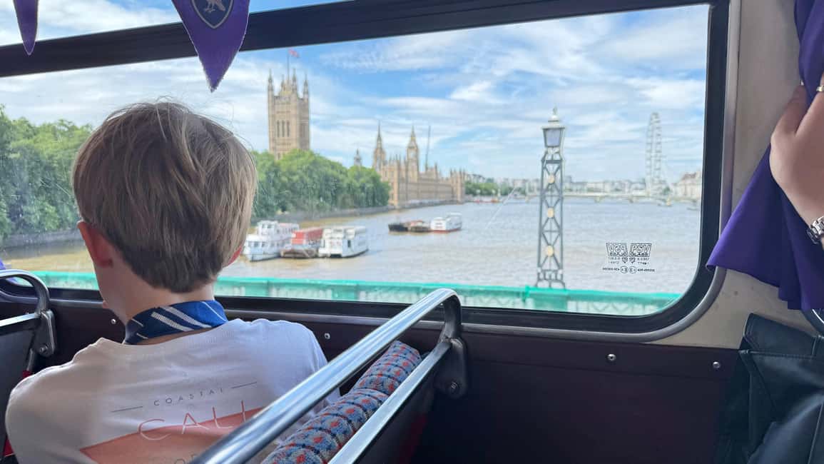 London: Guided Harry Potter Coach Tour of Locations - Meeting at St Pancras: your tour starts with an easy landmark
