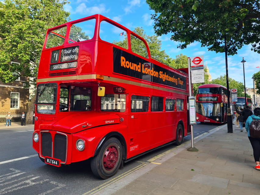 London: Guided Sightseeing Tour on a Vintage Open-Top Bus - What makes the on-board guide such a big deal