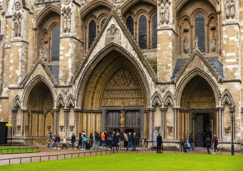 London: Guided Tour of Houses of Parliament & Westminster - House of Commons: the chamber rules you’ll actually remember