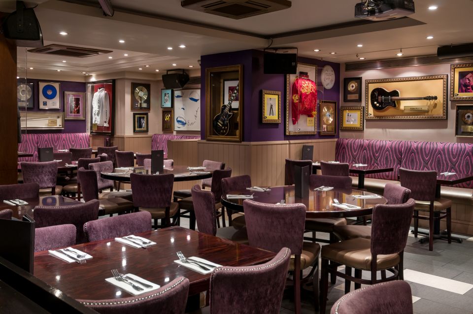 London: Hard Rock Cafe with Set Menu for Lunch or Dinner - Service and Atmosphere: The Staff Experience You’ll Feel Immediately