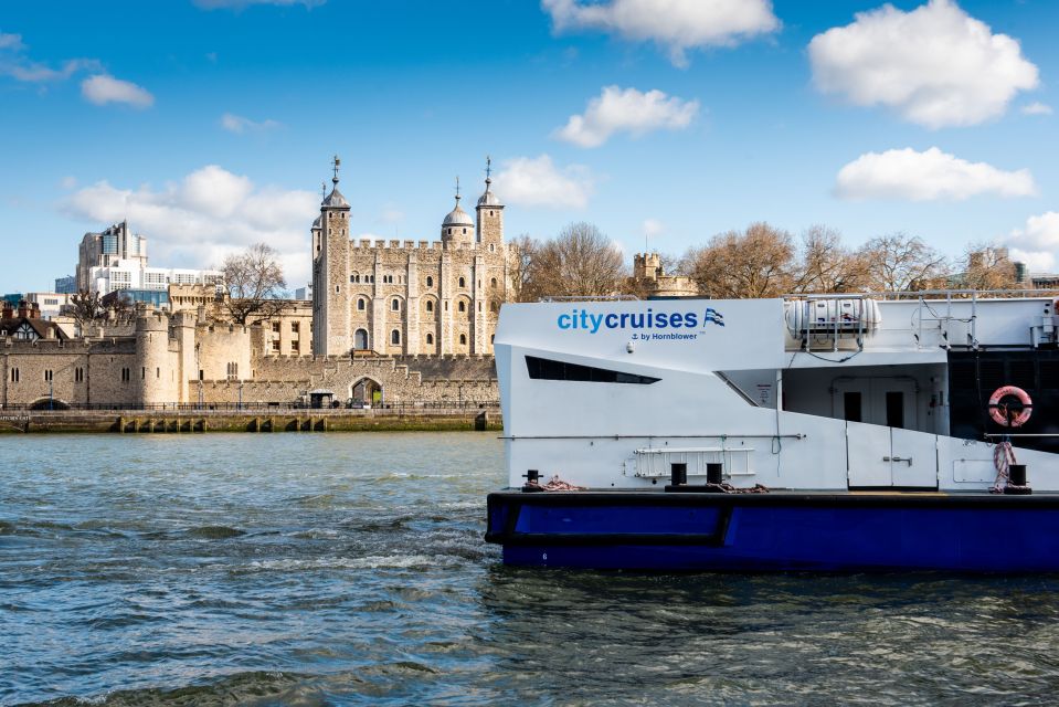 London: Harry Potter Walk, Hop-on Hop-off Bus Tour & Cruise - Trafalgar Square start: finding the Vox City Walks guide