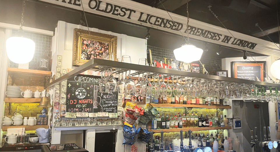 London: Historic London Pub Walking Tour - The 800-year-old licensed premises stop: why guaranteed seating is a big deal