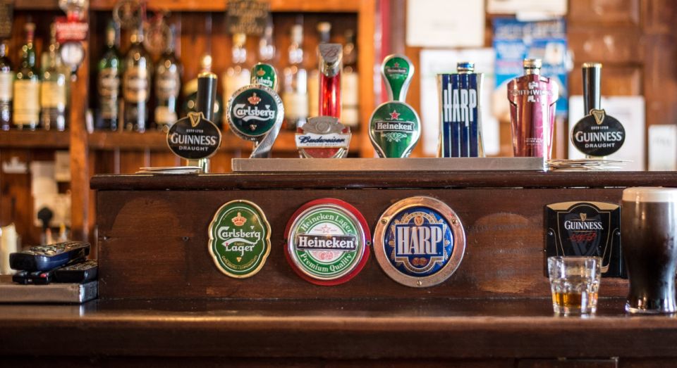 London: Historic London Pub Walking Tour - The guide makes it: what you can expect from the personalities