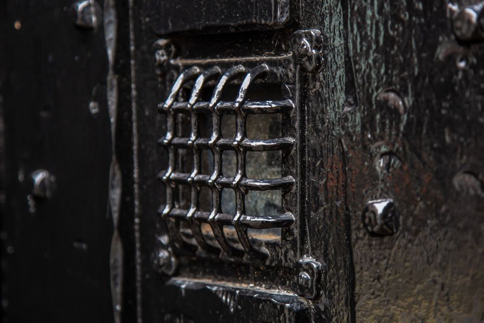 London: Jack The Ripper and Sherlock Holmes Bus Tour - From Victoria Coach Station to the first chills