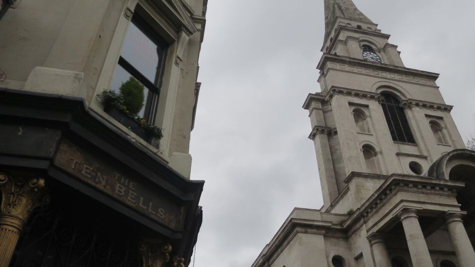 London: Jack the Ripper tour in Spanish (RLA Winner) - Banglatown Arch and Hanbury Street: where you can compare eras in your head