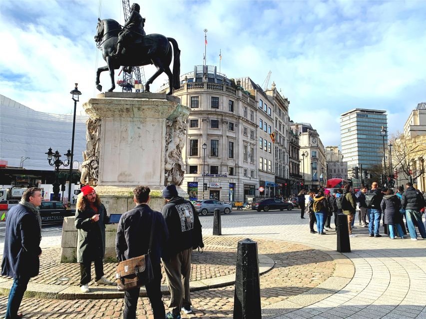 London: James Bond and Spies Walking Tour - A Tablet Clip at Each Stop: The Best Way to See Without Guessing