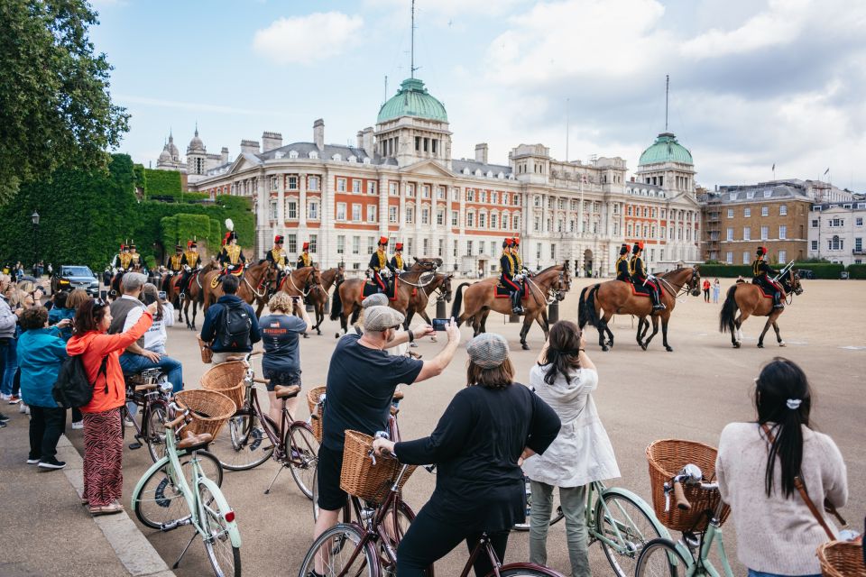 London: Landmarks & Secrets Bike Tour with Pub & Street Art - Key highlights that make this London ride worth it