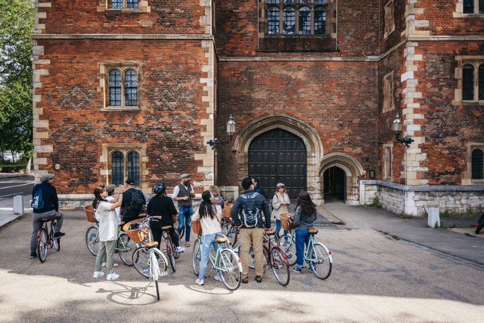 London: Landmarks & Secrets Bike Tour with Pub & Street Art - The pub stop: why it’s more than just a scheduled break