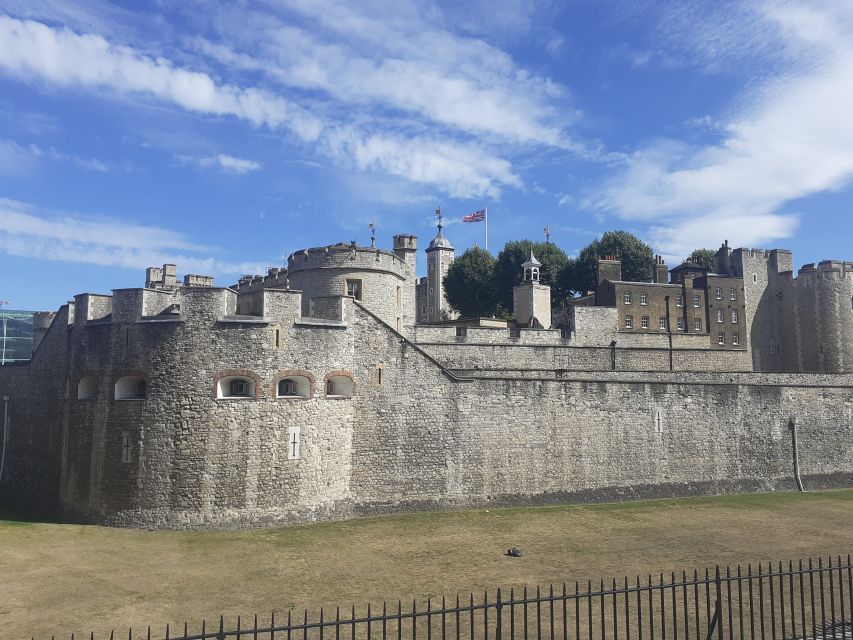 London: Medieval History Walking Tour from The Tower - HMS Belfast: war history on the same river route