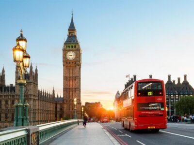 London: Palaces and Parliament Walking Tour - Walking Westminster’s “royal route” through the Royal Parks