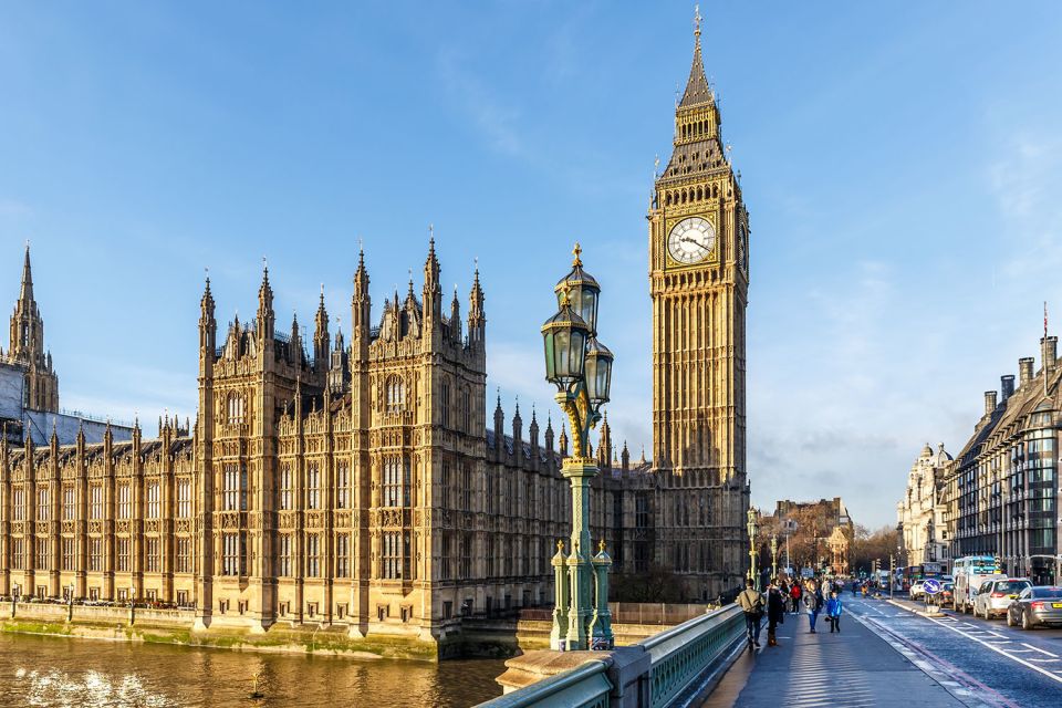 London: Palaces and Parliament Walking Tour - Trafalgar Square: the landmark you recognize, with clearer context