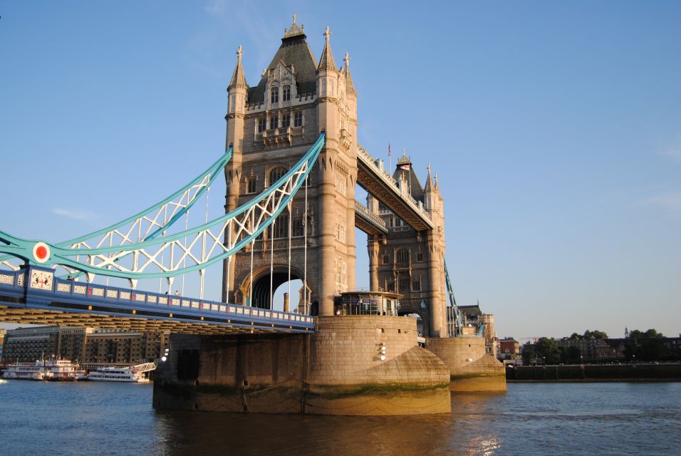 London: Private Walking Sightseeing Tour - St. James’s Park: The Breath of Fresh Air Mid-Tour