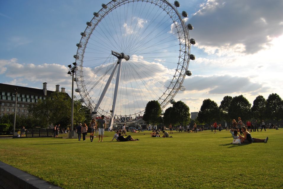 London: Private Walking Sightseeing Tour - Whitehall Walk to Trafalgar Square: Government to Art in One Stretch