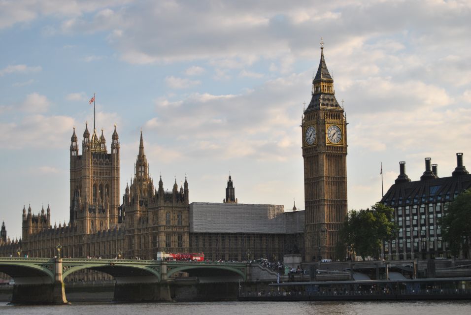 London: Private Walking Sightseeing Tour - Guide Quality Can Make or Break a Ceremony Day