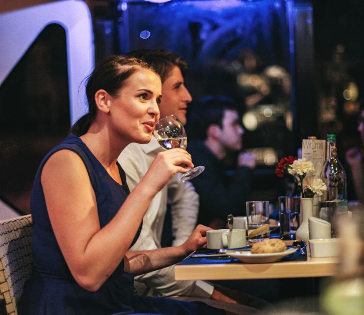 London: River Thames Dinner Cruise - A 3-hour Thames loop with Westminster lights and the Thames Barrier