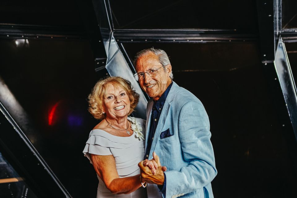London: River Thames Dinner Cruise - Live singer, optional dancing, and a comfortable party vibe