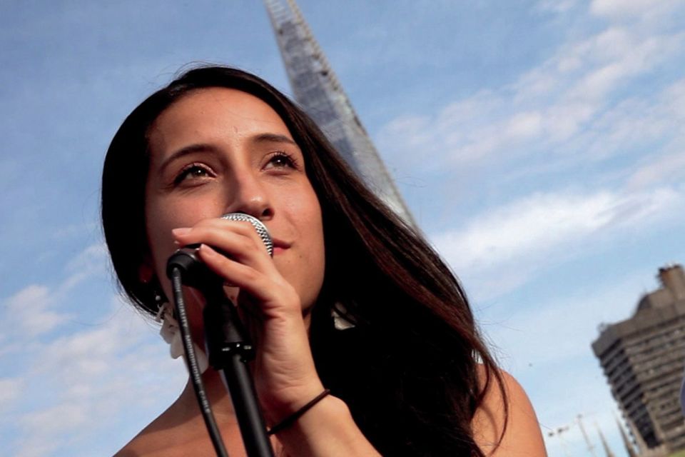 London: River Thames Evening Cruise with Bubbly and Canapés - Inside the experience: you’re buying views plus atmosphere