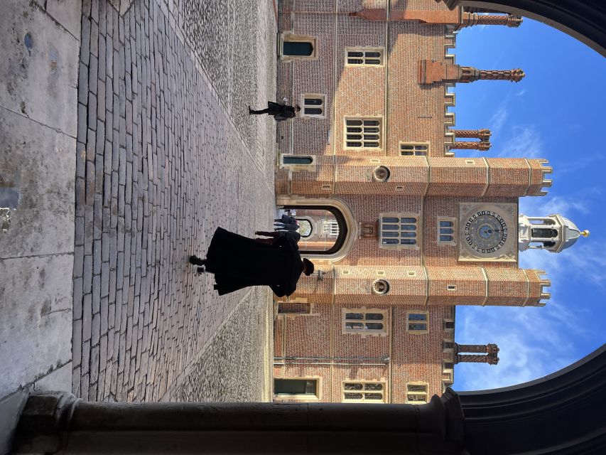 London: Royal Hampton Court Guided Tour with Afternoon Tea - The Tiltyard stop and afternoon tea: why the timing works