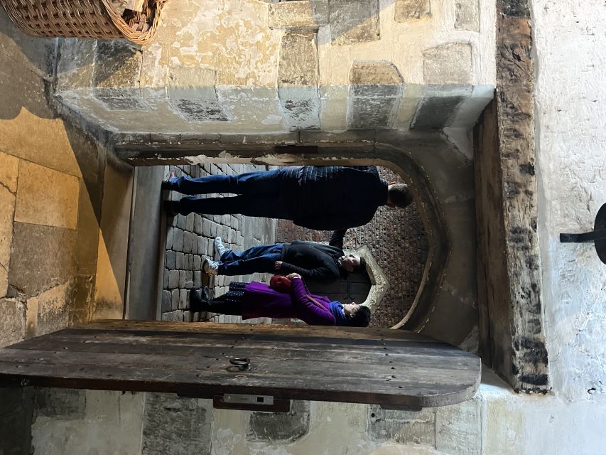 London: Royal Hampton Court Guided Tour with Afternoon Tea - Crowds and pacing: how to make this day trip feel calm