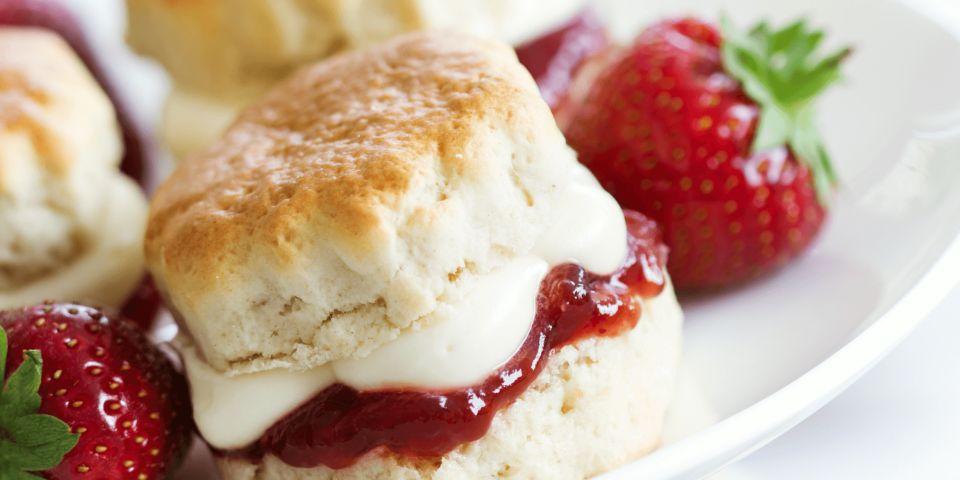 London: Royal Hampton Court Guided Tour with Afternoon Tea - What you really get for $206: skip the line plus a full tea break