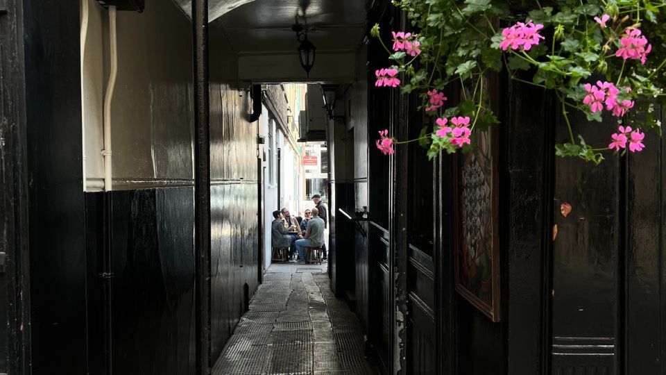 London: Royal Historic Pubs Walking Tour - Churchill’s House Stop: WWII Stories Land Better When You Can See the Streets