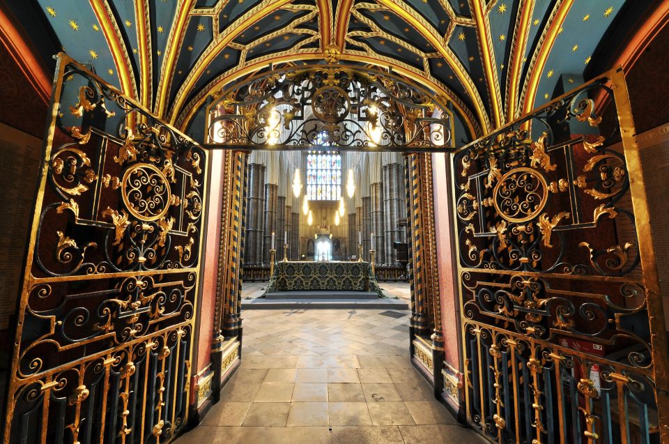 London: Royal Tour with Westminster Abbey & Afternoon Tea - Watching the Changing of the Guard from a special vantage point