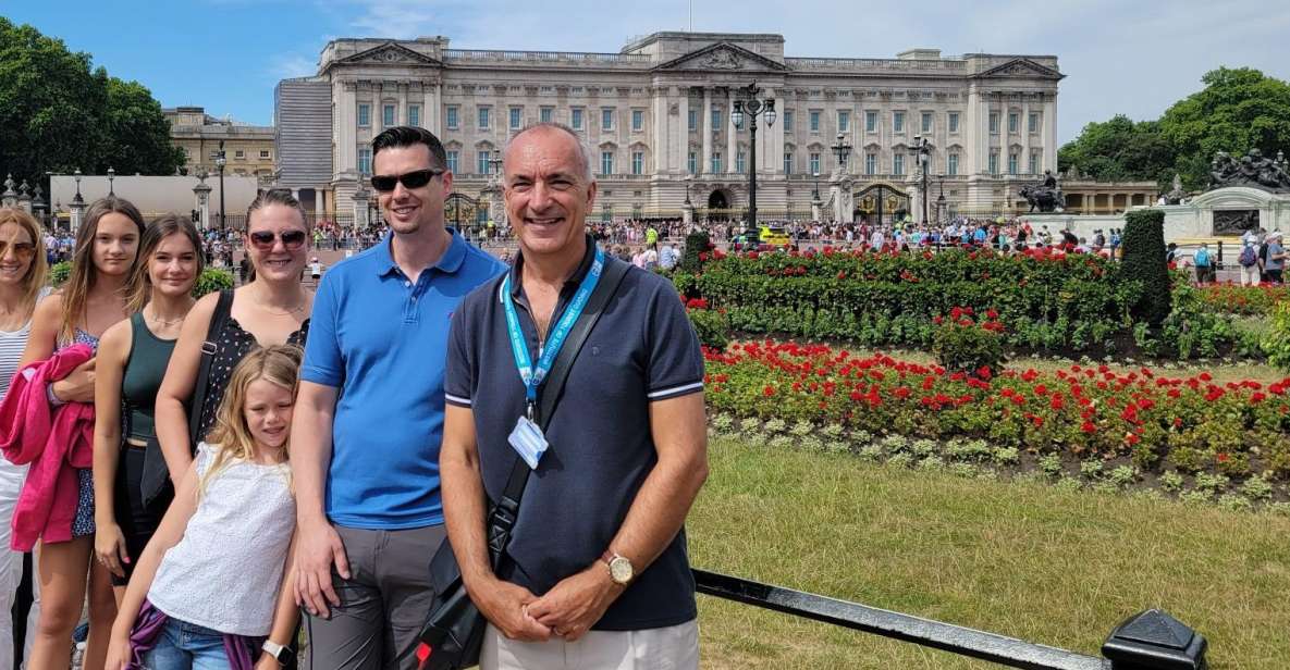 London: Royal Walking Tour and Buckingham Palace Audio Tour - Photo stops that actually help you remember the day