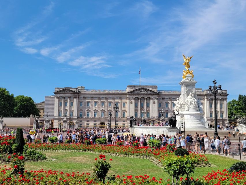 London: Royal Walking Tour and Buckingham Palace Audio Tour - Who should book this Buckingham Palace walking + audio combo