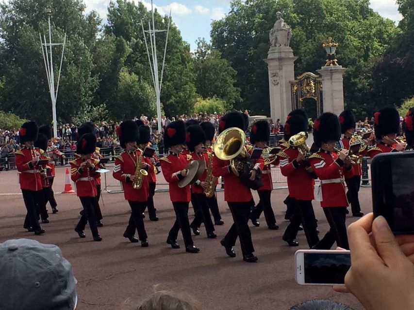 London: Royalty Walking Tour with Changing of The Guard - Westminster Abbey: the last big wow, without the rush
