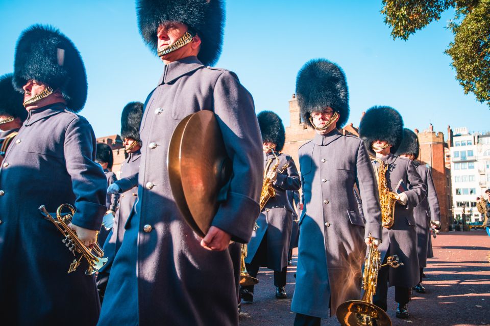 London: Royalty Walking Tour with Changing of The Guard - Buckingham Palace and the Changing of the Guard at 10am