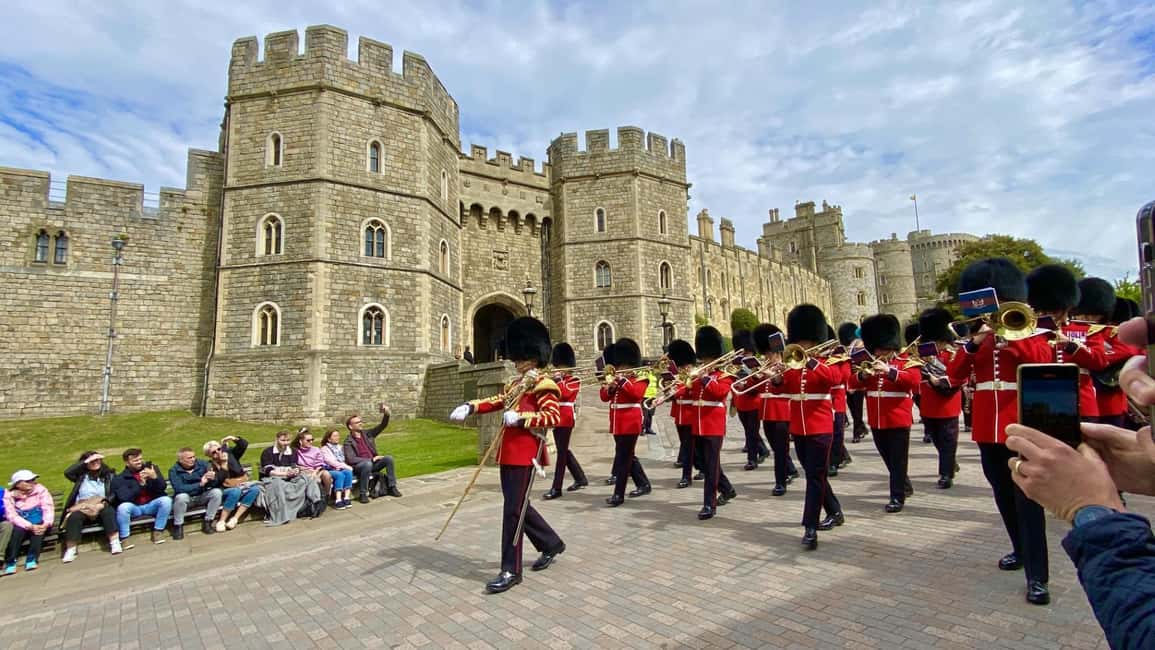 London: Stonehenge, Windsor Castle, Bath, Lacock & Pub Lunch - Meet in London, Then Settle In for the Long Ride