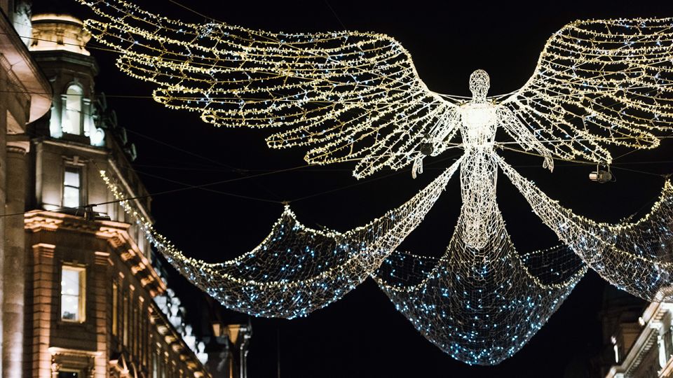 London: Tootbus Christmas Lights Tour incl walking tours - Regent Street: classic shopping-glow energy
