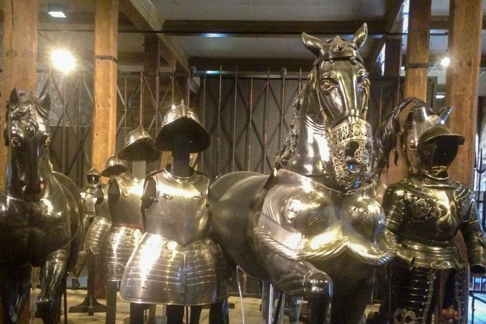 London: Tower of London & Changing of the Guard Experience - Walking from the Embankment to Buckingham Palace: one more royal layer
