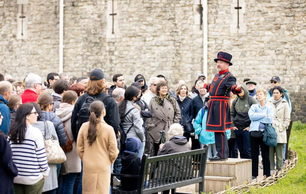 London: Tower of London, Thames Boat & Changing of the Guard - The Beefeater Opening Ceremony at the Tower of London