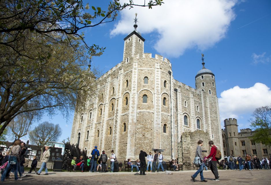 London: Tower of London, Thames Boat & Changing of the Guard - The Thames boat ride: not sightseeing fluff, it’s smart logistics