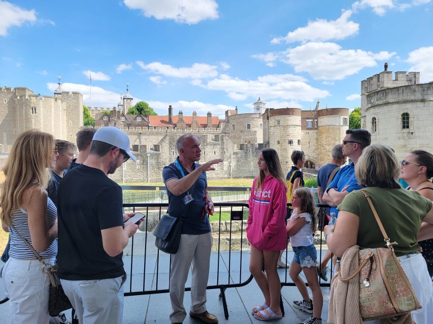 London: Tower of London Tour with Crown Jewels & Beefeaters - The Guided Tower Walk: Ravens, Queens, and the Dark Side