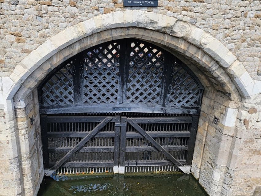 London: Tower of London Tour with Crown Jewels & Beefeaters - Ravens and Royal Power: How the Tour Helps You Spot Meaning