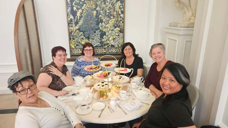 London: VIP Kensington Palace Gardens Tour & Royal High Tea - Kensington Palace Gardens walk: Diana’s statue, great photos, and the Cradle Walk route