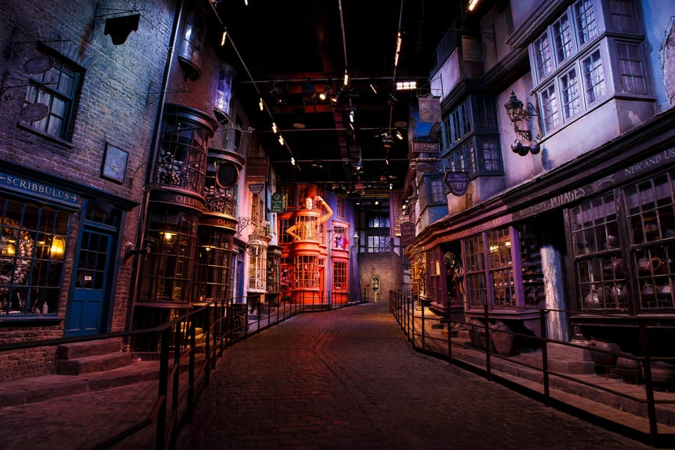 London: Warner Bros. Studio Harry Potter Tour with Transfers - Entering the Sets: The Great Hall, Sorting Hat Moments, and Snitch Hunting
