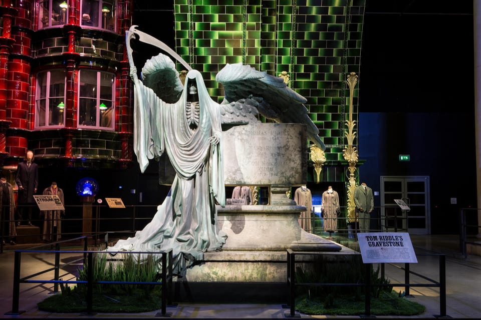 London: Warner Bros. Studio Harry Potter Tour with Transfers - Platform 9¾ and the Hogwarts Express: The Photo Stops That Actually Deliver
