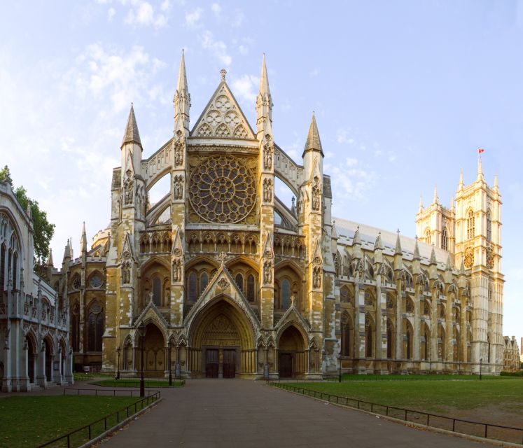 London: Westminster Abbey & Churchill War Rooms Walking Tour - Meeting at Green Park or The Ritz: getting positioned for the walk