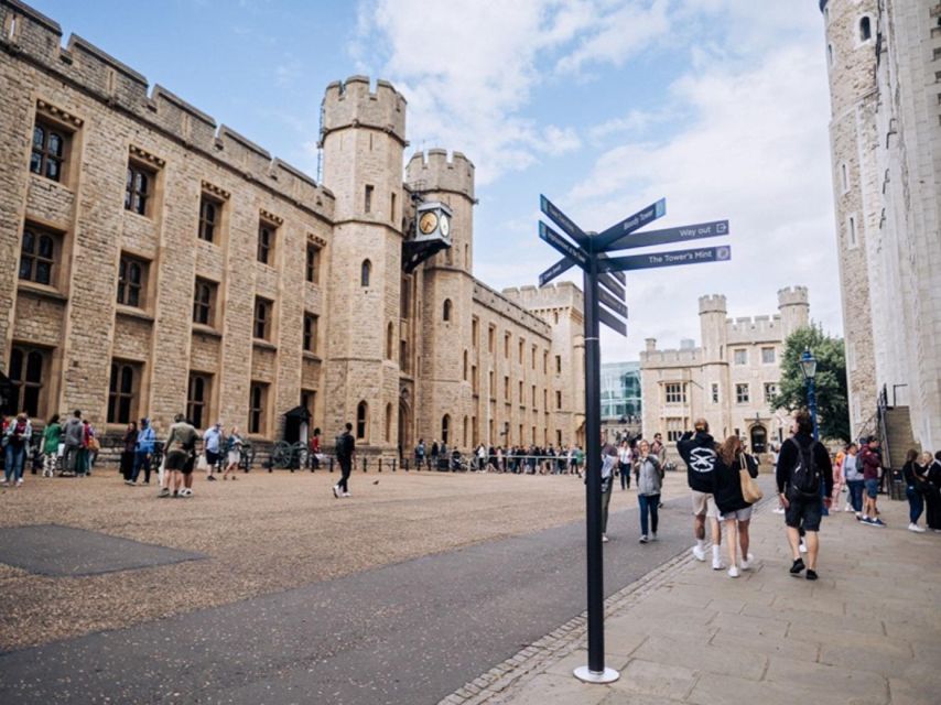 London: Westminster Abbey, Tower of London and Boat Tour - Westminster Abbey and Parliament Square: where the day starts with impact