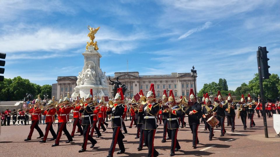 London: Westminster and Changing of the Guard Tour - 10 Downing Street and Horse Guards Parade: the ceremonial finish