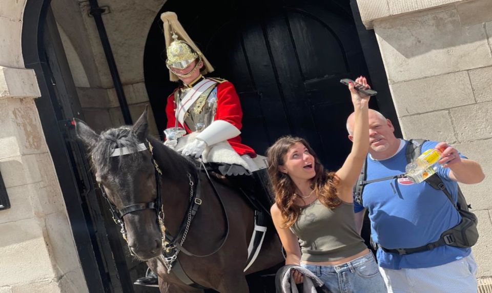 London: Westminster and Changing of the Guard Tour - Meeting at Green Park and finding the start fast