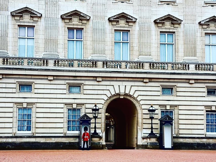 London: Westminster Walking Tour & Westminster Abbey Visit - Changing of the Guard: how to catch it without losing your day