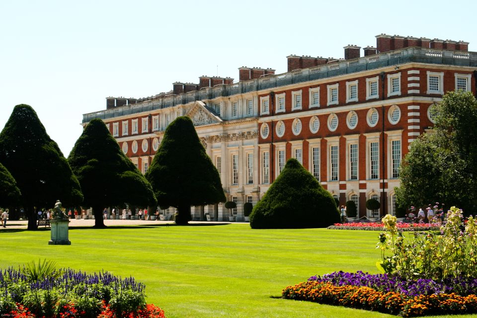 London: Windsor Castle & Henry VIII's Hampton Court Palace - Key highlights worth centering your day on