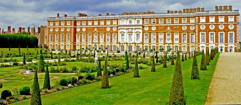 London: Windsor Castle & Henry VIII's Hampton Court Palace - Windsor Castle: the oldest working royal stage