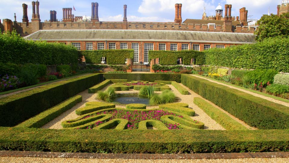 London: Windsor Castle & Henry VIII's Hampton Court Palace - Coach comfort and pacing: why the logistics feel easier
